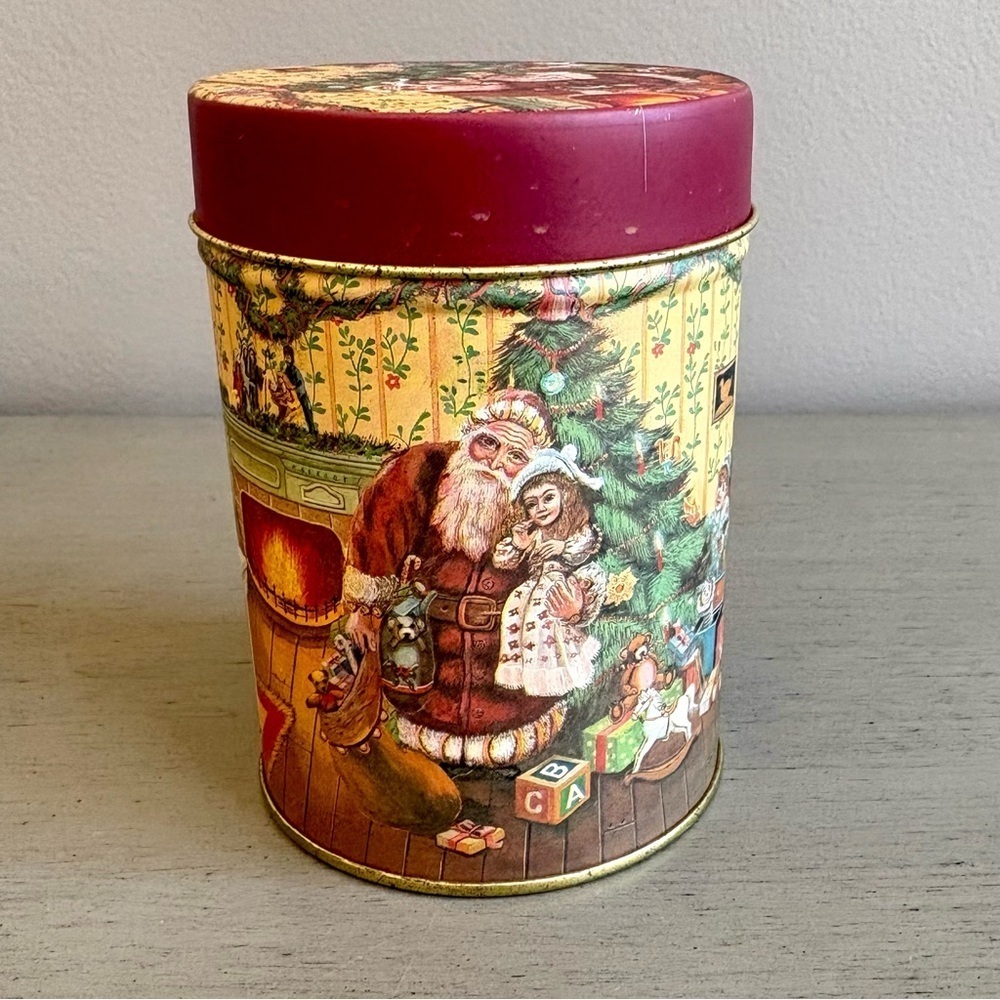 VTG Festive Christmas Holiday Round Cookie Tin Set of 3 - Multicolor Santa Holly - Picture 10 of 16